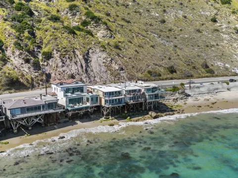 Panoramic Oceanfront Malibu Getaway