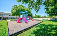 Cypress-Charming 3-bedroom home with AC, WiFi & Pool, close to Disney & Beaches