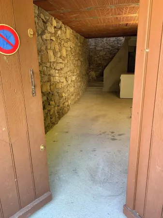 Charming 1-bedroom house in Nébias Отели в г. Кийан