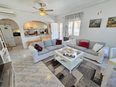 Detached villa with private pool, in a haven of peace and close to everything!