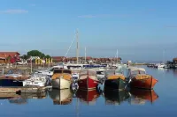 Jolie Petite Maison Climatisée Parking Privé Proche Commerce et Loisirs