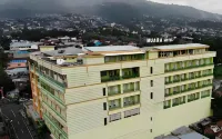무아라 호텔 앤드 몰 테르네이트 파킹 에어리어 펠라부한 세무트 주변 호텔
