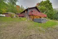 Hermantown Home w/ Decks, Grill & Hot Tub! - شرفة