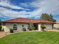 Tempe Lakes Vacation Special!  Heated Pool, Spa, Pickleball, Gym + Near ASU