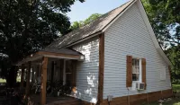 The Farm House sits on a large lot near downtown Mckinney 그레이터 텍소마 유틸리티 블룸데일 펌프 스테이션 주변 호텔