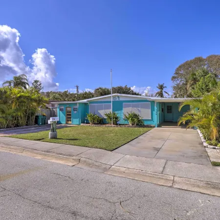 Cute and Cozy Florida Duplex Walk to Beaches!