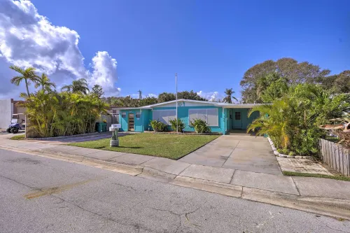 Cute and Cozy Florida Duplex Walk to Beaches! - spa