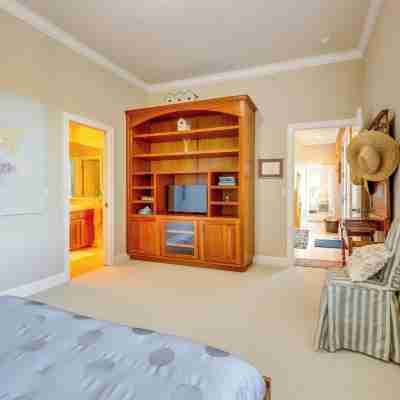 Santa Rosa Home w/ Private Pool & Tennis Court Rooms