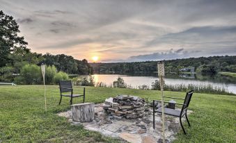 Waterfront Dunlap Cottage: Large Yard + Views