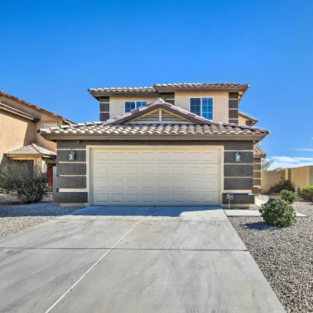 'Bella Casa' Coolidge Home w/ Pool & Hot Tub!