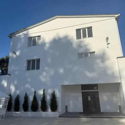 皇家地位公寓酒店 鄰近奇西瑙國際機場的酒店