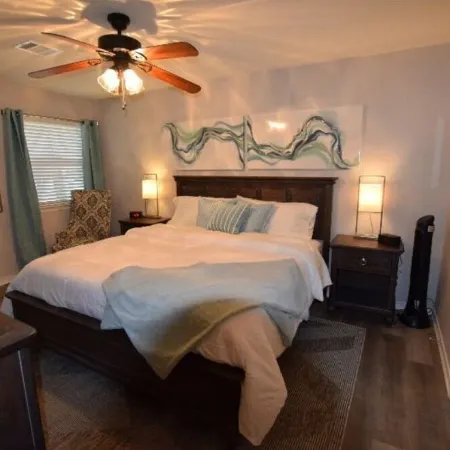 Beautiful 4 Bedroom in quiet neighborhood!