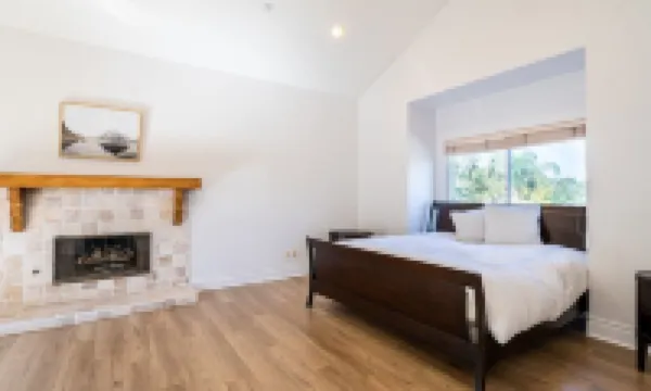 Spacious Mediterranean 5-bedroom house with AC, WiFi in marvelous Los Angeles