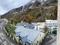 Apartment in Village Center Near Ski Bus Stop Ξενοδοχεία στην πόλη Bareges