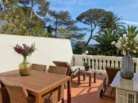 Villa on Côte d'Azur with Beachfront Views
