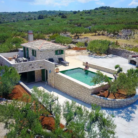 Holiday Home Bliss - Holiday Home with Outdoor Pool and Sea View (ST)