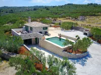 Holiday Home Bliss - Holiday Home with Outdoor Pool and Sea View (ST) - 3-Star