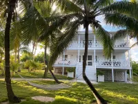 Hibiscus Hill Guest House - Elegant Garden Oasis, Pink Sand Bch 4 Bedroom Home