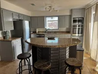 Stylish, dog friendly, recently renovated home <3 miles from Texas A&M.