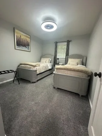 Newly renovated home away from home downtown High Point. Отели рядом с достопримечательностью «High Point University»