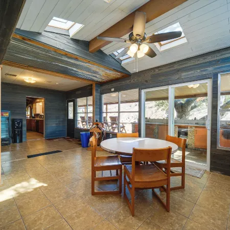 Rustic & Western House on Lake - Swim & Fish!