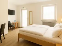 Hotel Orthwein -kostenfreie Parkplätze- Hotels in Cölbe