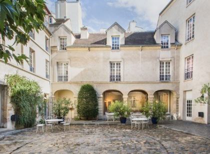 ミジェ・マレー - ホステル