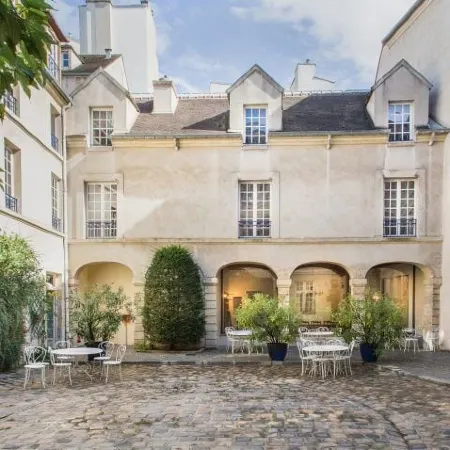 Mije Marais Hostel
