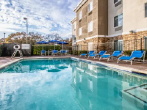 Holiday Inn Express & Suites ROSEVILLE - GALLERIA AREA by IHG Hotels in Placer County