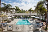 Holiday Inn Express & Suites LA JOLLA – WINDANSEA BEACH by IHG - Beach