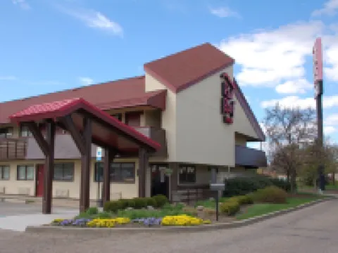 レッド ルーフ イン カントン ジャクソンのホテル