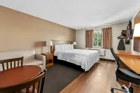 Red Roof Plus+ & Suites Malone