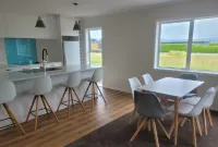 Warm, new house, equipped with all you need for an enjoyable weekend away! Hotels in Martinborough