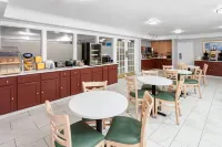 Days Inn & Suites by Wyndham Arlington Heights - breakfast