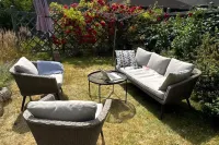 2 Bed House Sleeps 4 with Garden & Free Parking Hotels in Ronneby