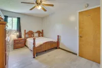 Cozy Youngstown Apartment w/ Central A/C + Heating - 2-Star