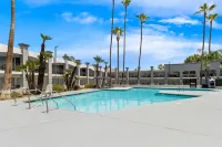 Hourglass Hotel, Trademark Collection by Wyndham - Pools