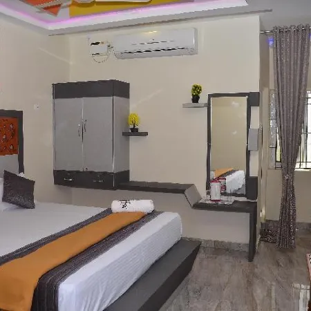 Hotel Panchavarnaa