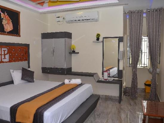 Hotel Panchavarnaa