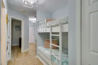 Gulf Coast 'Cozy Condo' w/ Pool: Walk to Beach! - Condos