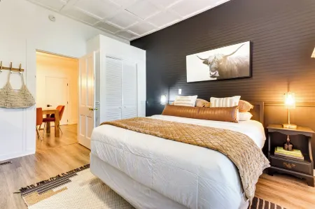 Fire Pit & Yard: Updated Winter Garden Home! Отели в г. Окои