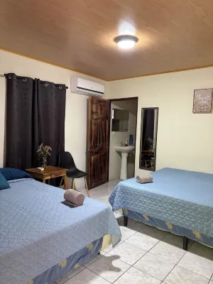 Tropical Private Beach House 3 Mins from the Beach .Close to Restaurants ,Stores Hotels in 