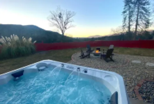 Mountain Escape Near Yosemite South Gate, Hot Tub, Views, Games & Pet Friendly!