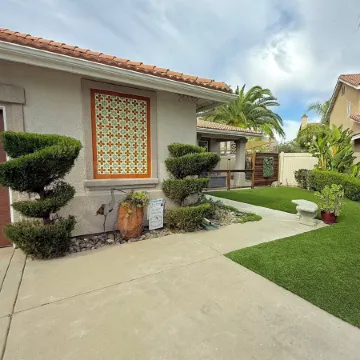 Entire Casita and Cal king bed, sofa bed and kitchen just minutes from Temecula.