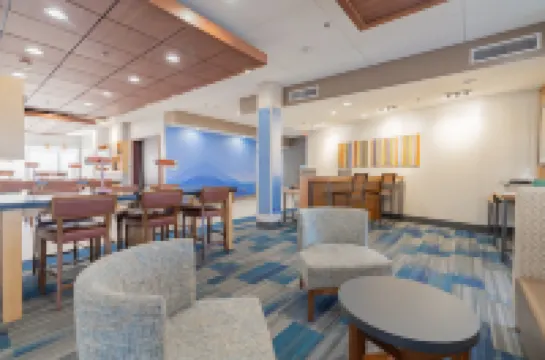 Holiday Inn Express & Suites MARION by IHG