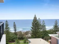 Luxe Beachfront 2-Bed With Gym, Pool & Views - Homestays