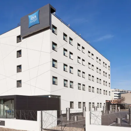 Ibis Budget Madrid Vallecas Отели рядом с достопримечательностью «Станция Santa Eugenia »