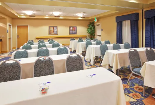 Holiday Inn Express & Suites SACRAMENTO AIRPORT NATOMAS by IHG Geschäftseinrichtungen Photos