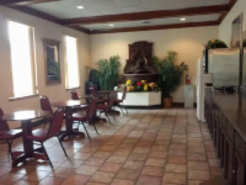 Garden Inn & Suites