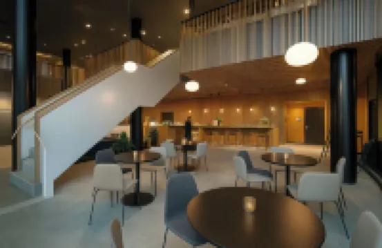 高級韋克舍競技場行政公寓 酒店